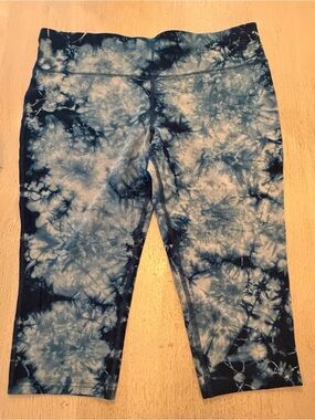Women’s Blue Tie-Dye Capri Leggings XL